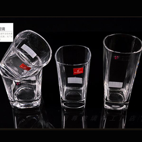 Straight square cup with four corners