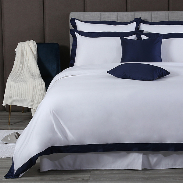 Cotton 4-piece set with trim