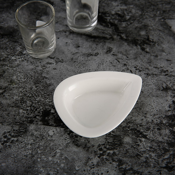 Oval dish with dripping water