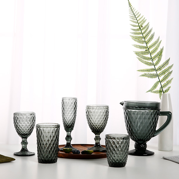 Grey-green diamond crystal cup set